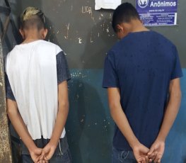 Adolescentes suspeitos de roubo são detidos com arma artesanal