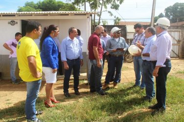 Empresários e autoridades visitam futuras instalações do SEBRAE