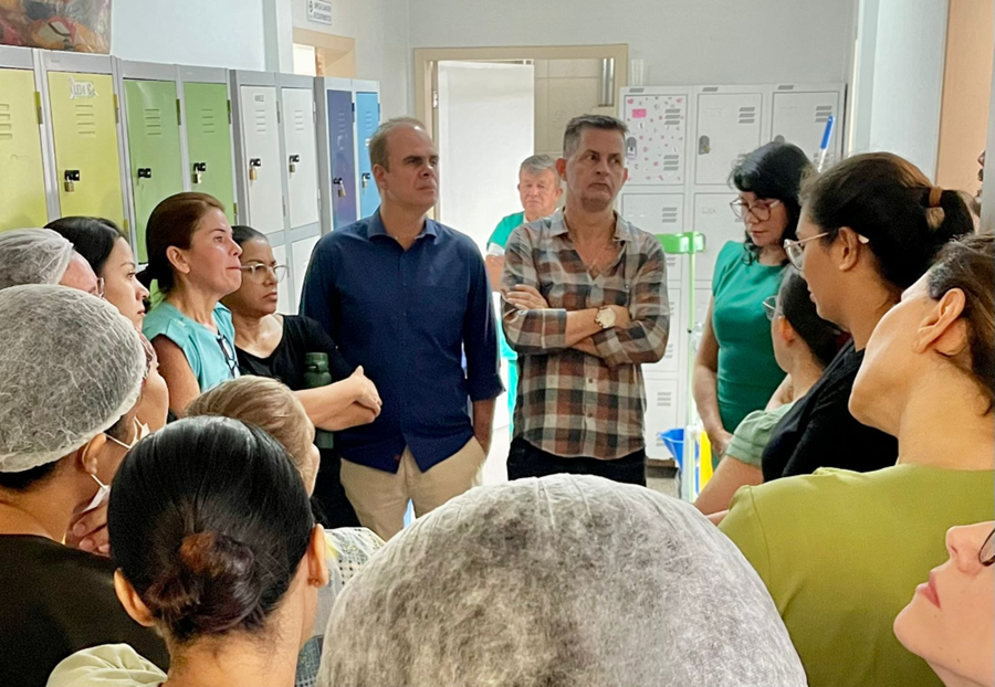 ALAN QUEIROZ: Deputado celebra com profissionais de enfermagem pagamento retroativo