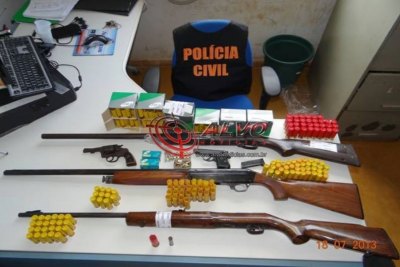 Polícia Civil de Alvorada do Oeste apreende armas de fogo na zona rural