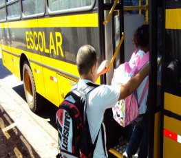 Empresa de transporte escolar abandona serviços e deixa alunos sem transporte