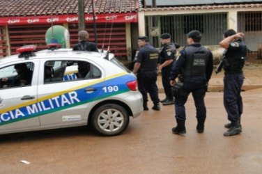 FURTO - Desocupado é preso em flagrante quando saía de casa de policial com mochila cheia
