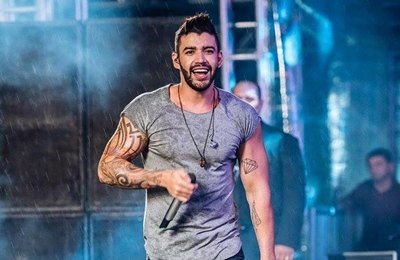 Cantor Gusttavo Lima é intimado durante show por calote em empresa