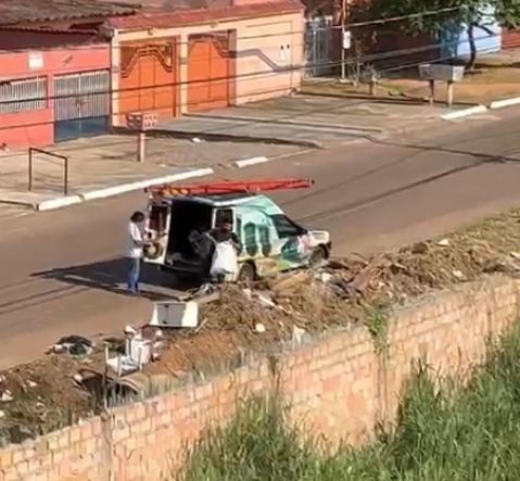 ZERO CIVISMO: Porcalhões são flagrados jogando lixo na avenida Nicarágua