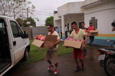 Instituto de Pesos e Medidas doa alimentos à Associação Pestalozzi