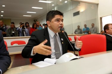 Jesuíno requer informações sobre contratos da Sesdec