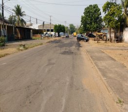 Rua Uruguai recebe manutenção de tapa buracos