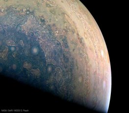 Sonda Juno registra impressionantes formas na atmosfera de Júpiter