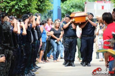 Comoção e Honras Militares no enterro do Sargento Gatti