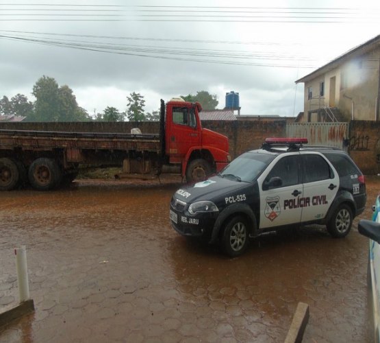 Polícia Civil recupera caminhão roubado em posto de combustível