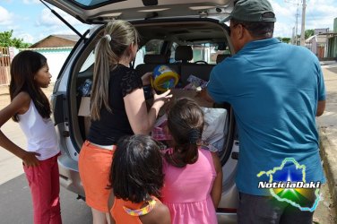 Crianças de Ariquemes recebem brinquedos no Natal