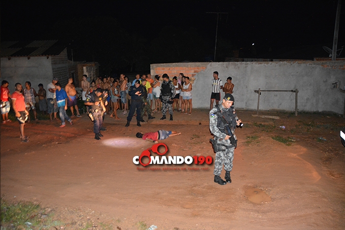 Três jovens são baleados enquanto usavam drogas; Um morreu no local