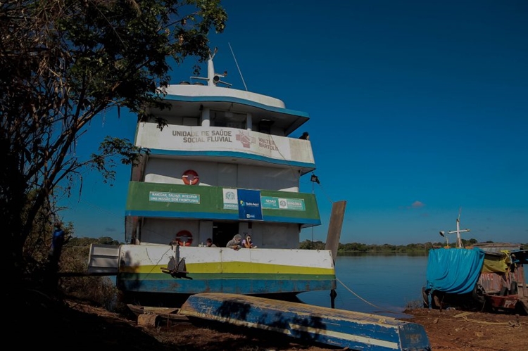 SURPRESA: Barco hospital atende mais de mil pessoas em Guajará-Mirim