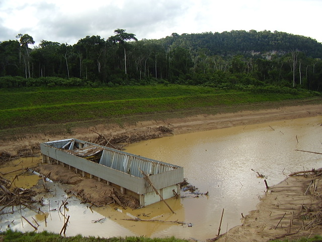 Sinais de rompimento da barragem iniciaram no sábado, informam engenheiros   -  confira fotos inéditas