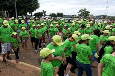 Caminhada reúne centenas em combate ao câncer