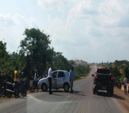 Grave acidente na BR-364 deixa vítimas seriamente feridas