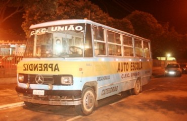 VILHENA - Dupla tenta roubar ônibus de auto-escola