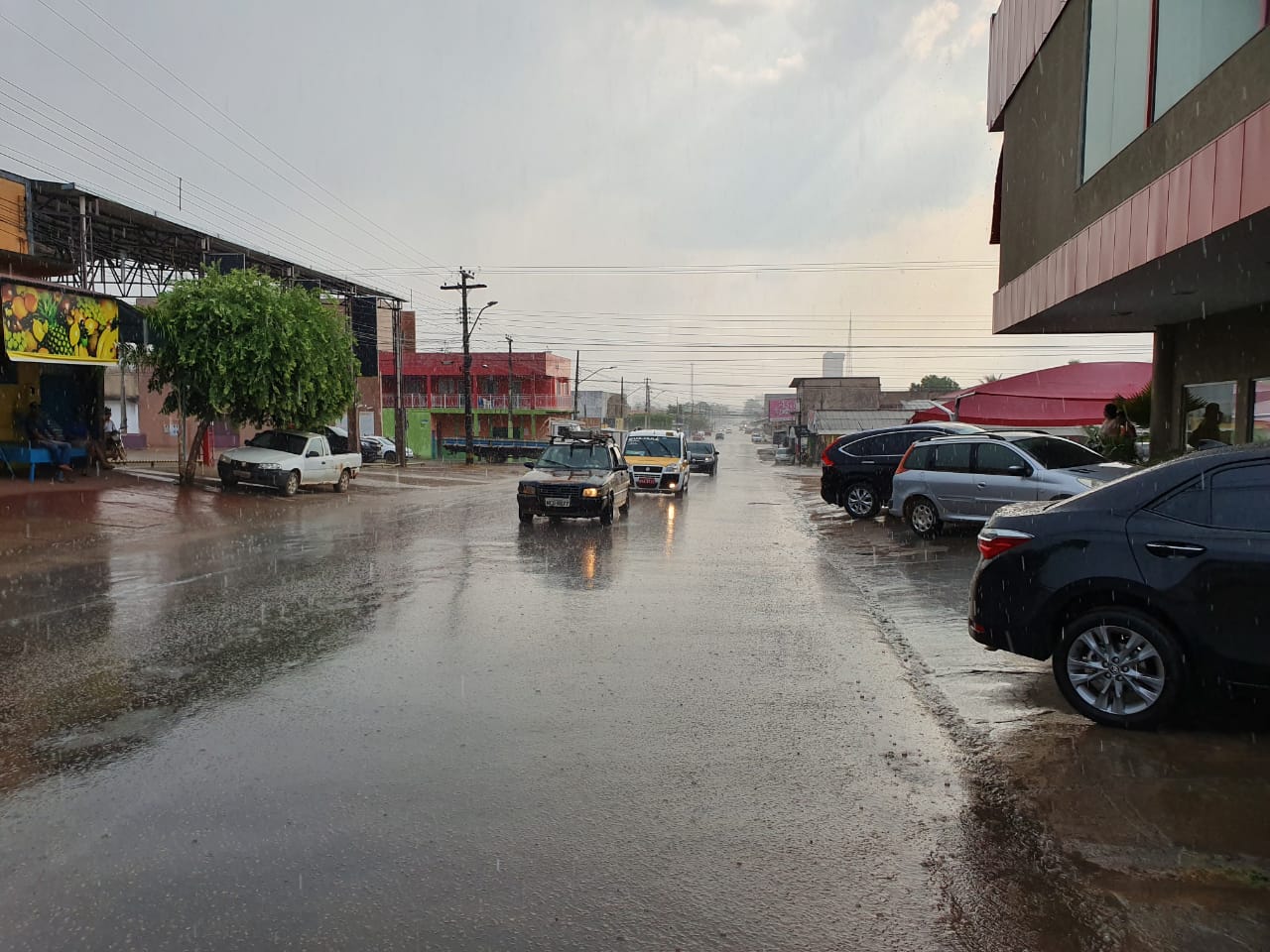 FINALMENTE: Após estiagem longa, pancada de chuva cai em Porto Velho