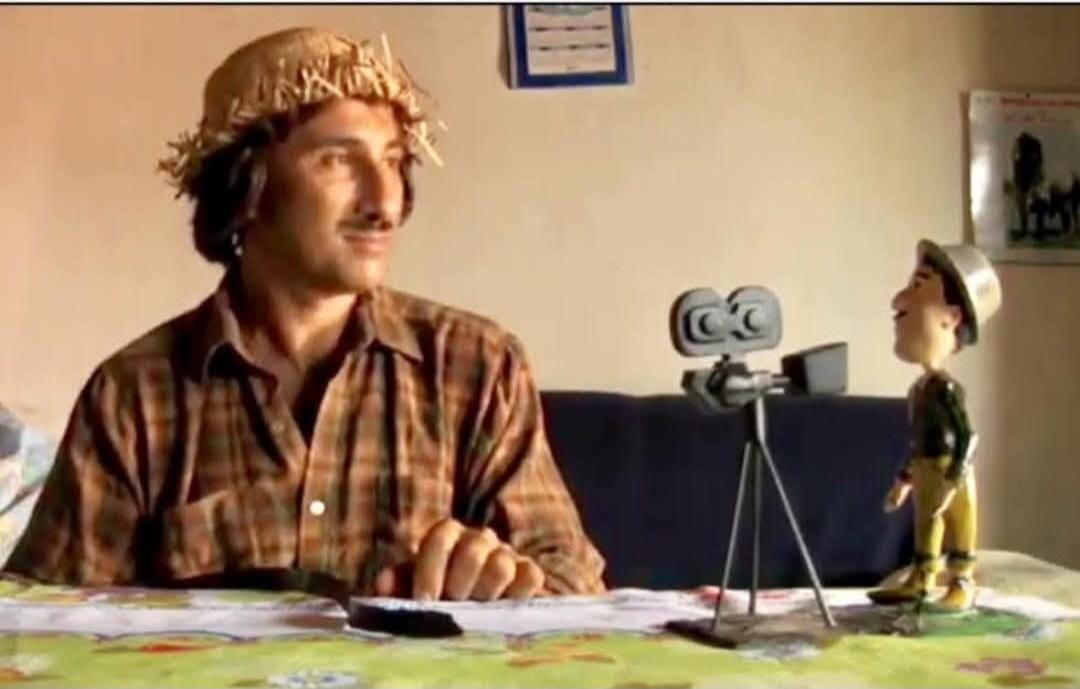 PISTOLINO: Artista Jair Rangel inaugura exposição com peças de seus filmes e artesanato