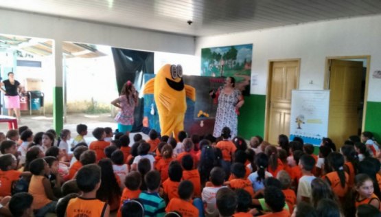 Escolas recebem espetáculo infantil sobre cuidados com meio ambiente