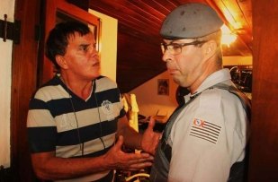 Ladroes morrem após invadirem casa de cantor famoso nos anos 80 