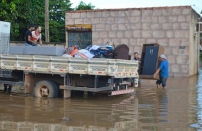 Atingidos pelas enchentes poderão sacar o FGTS 