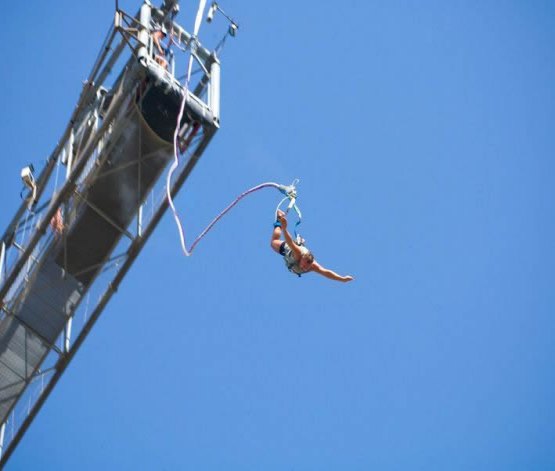 ACIDENTE - Homem morre ao pular de bungee jump em SP