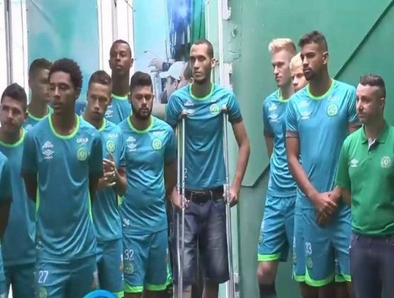 Com zagueiro Neto de muletas, Chapecoense apresenta time para 2017