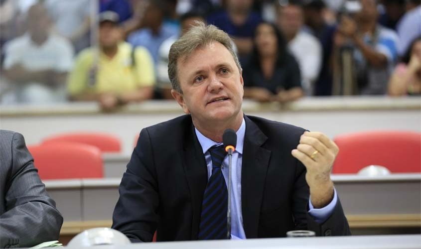 LUIZINHO GOEBEL: Deputado solicita melhorias na pista do aeroporto de Colorado do Oeste