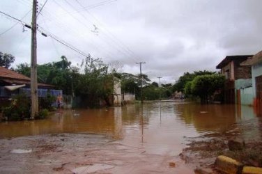 Vítimas da cheia de 2014 recebem cartão de benefício a partir desta sexta-feira