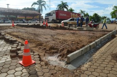 Iniciada a construção de canteiro e meio fio 