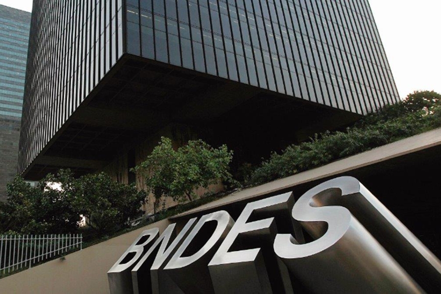 BNDES: Concurso tem 900 vagas e salário inicial de R$ 20,9 mil; veja datas
