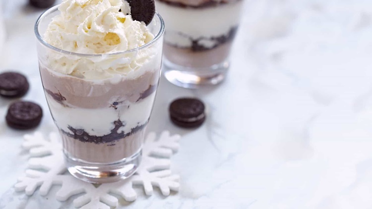 CREMOSO: Aprenda a fazer um delicioso mousse de bolacha oreo e faça hoje mesmo