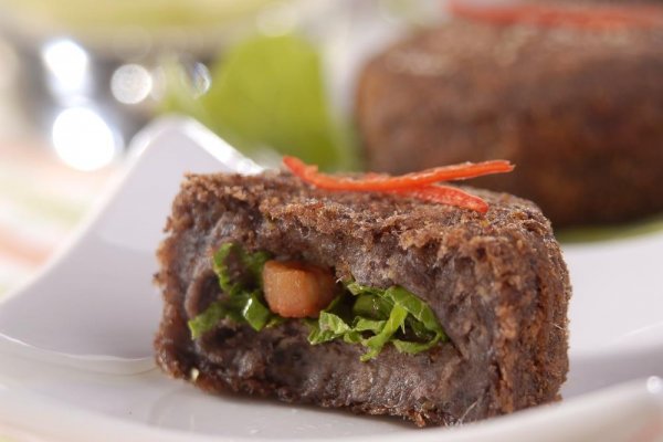 ALMOÇO: Receita completa de bolinho de feijoada da chef Kátia Barbosa