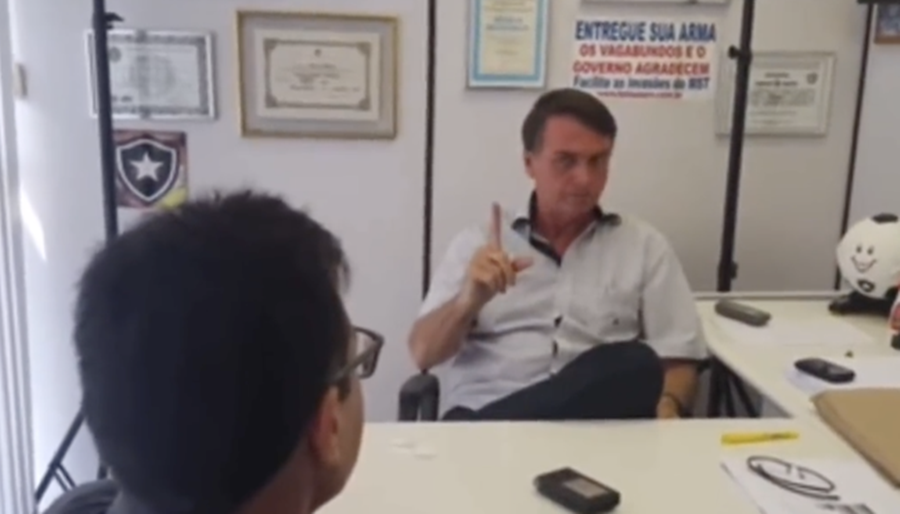 EM ENTREVISTA: Bolsonaro diz que não comeu carne humana porque não deixaram