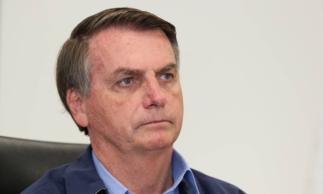 VOLTOU ATRÁS: No Facebook, Bolsonaro anuncia revogação de MP que suspendia salários