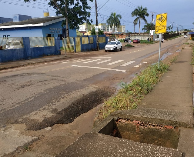 PERIGO: Bueiros abertos em calçadas trazem risco de tragédia à comunidade em Porto Velho