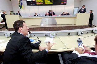 Maurão denuncia monopólio e cobra fim da isenção fiscal ao JBS Friboi