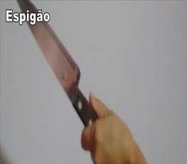 Homem invade casa para estuprar mulher e vítima se defende com uma faca 