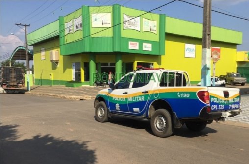 Roubo a comércio termina com taxista baleado