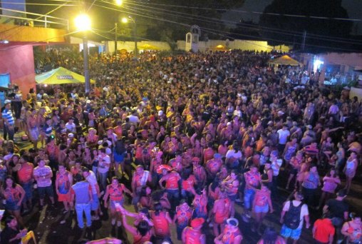 CARNAVAL 2016 - Bloco Até Que à Noite Vire Dia desfila neste sábado