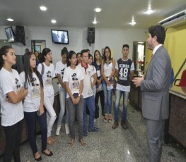 Jovens do Patrulha Eleitoral acompanham atividade parlamentar de vereador