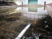 CENA DA CIDADE – Quadra da Escola Padrão vira piscina e foco da dengue