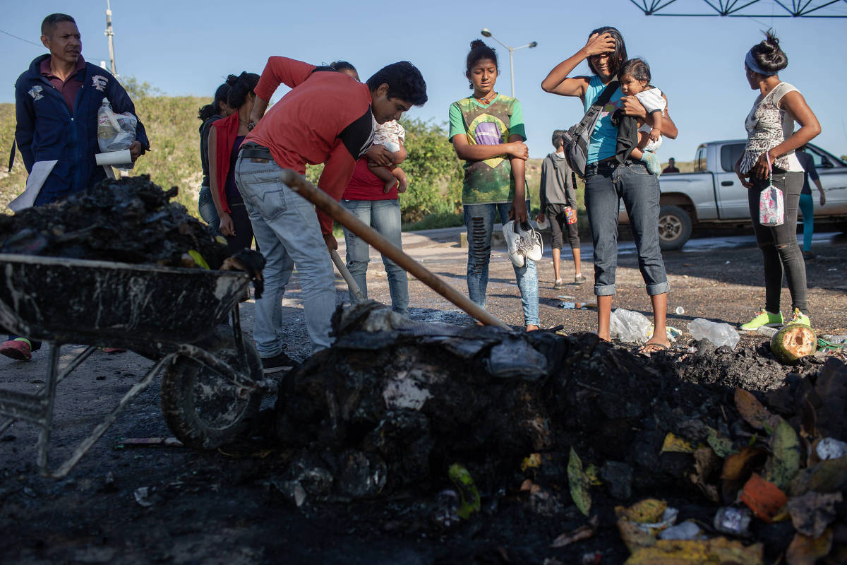 Eles nos expulsaram como cachorro, diz imigrante venezuelana em Roraima