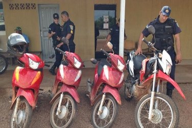 PM e PC recuperam motocicletas que foram roubadas e prende dois suspeitos