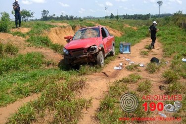 Duas pessoas ficam feridas em capotamento na BR-421