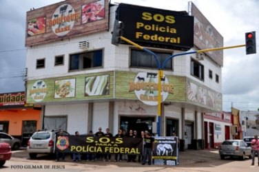 PARALISAÇÃO - Agentes da PF protestam no centro da Capital