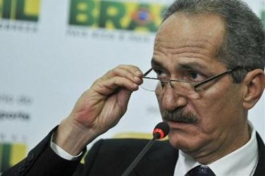 Aldo Rebelo desiste de deixar o Ministério do Esporte