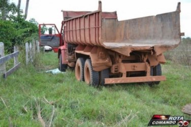 Caçamba toca em fio e homem morre eletrocutado