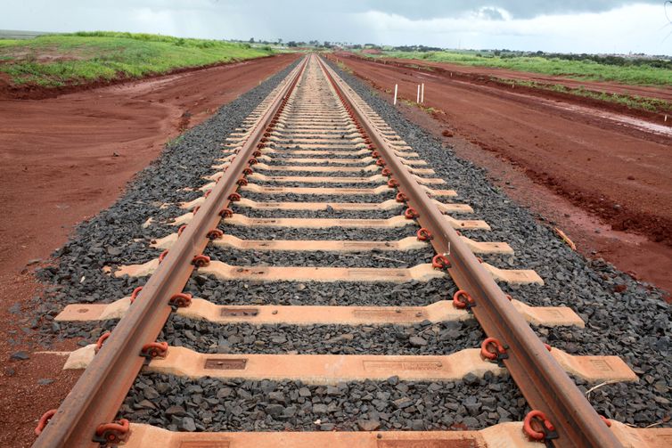 Mais de 30% da malha ferroviária estão inutilizados, diz estudo da CNI